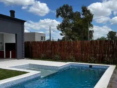 Casa 4 ambientes con 2 baños
