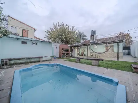 CASA 3 AMB C/ PILETA, PARRILLA, COCHERA- ITUZAINGO