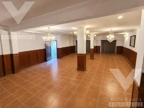 Local/ Salón comercial sobre Cramer al 3900. 282 m2 totales