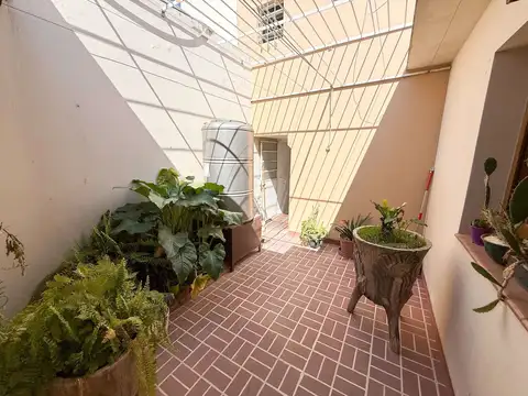 Casa 6 ambientes con 2 baños