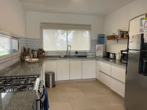 Casa 5 ambientes con 3 baños
