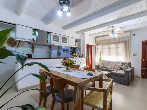 Venta Casa de pasillo única 5 dormitorios con jardín - Barrio La Guardia