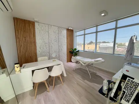 Impecable oficina en venta con renta, con cinco cocheras, ubicada en Martínez, San Isidro.