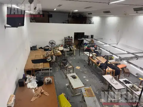 Deposito en Venta 2 plantas en Venta en AV.Cobo al 1300 Parque Chacabuco u$S 180.000