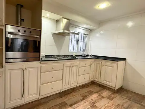 PH TIPO CASA EN VENTA 4 AMB CON PATIO Y QUINCHO