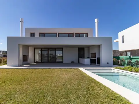 Casa en Venta con 5 cocheras