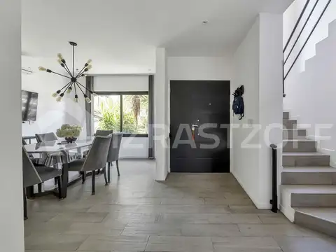 Casa 5 ambientes con 3 baños