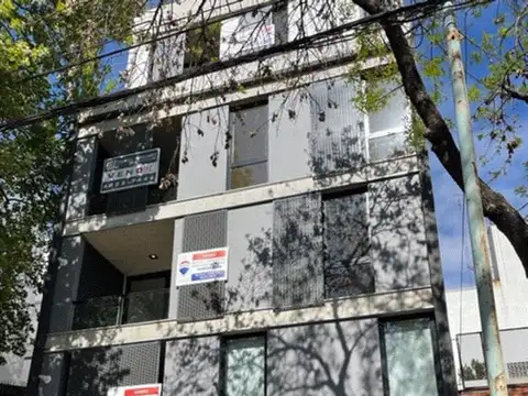 EXCELENTE 3 AMB 76 M2 C/FTE, DORM SUITE, BAÑO CPLTO, 3 AIRES ACOND, CALDERA INDIV, SUM, PARRILLA