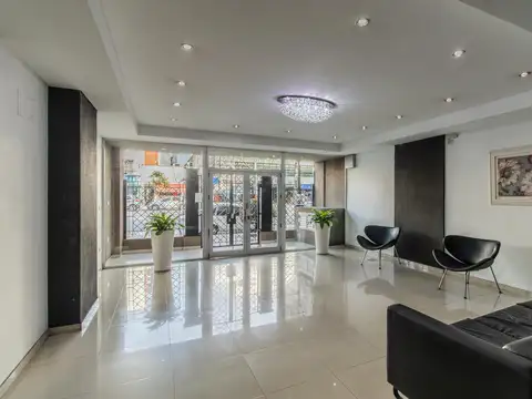Departamento 3 ambientes de categoría sobre Av. Rivadavia