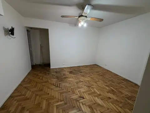 Departamento en Alquiler en Parque Centenario, $ 650.000