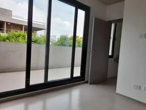 Mono ambiente alquiler comercial, con balcón. Villa Urquiza