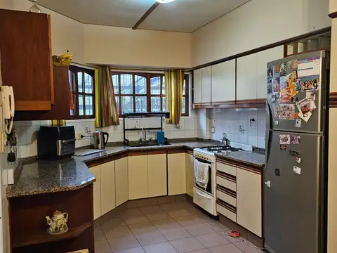 HERMOSO DUPLEX  4 amb C/COCH,PLAYROOM Y PATIO