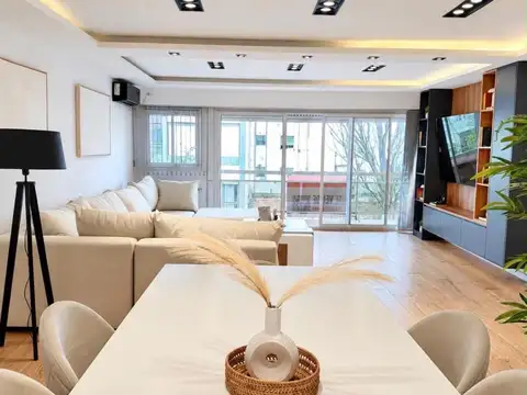 Venta Departamento 4 ambientes con Dependencia Cochera y Baulera. Plaza Colón