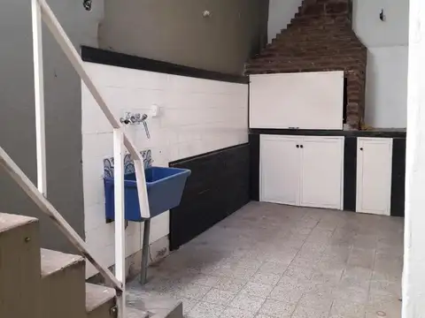 Casa el frente de 2 dormitorios en venta
