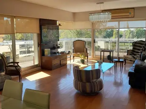 Departamento de 3 ambientes con balcón terraza.