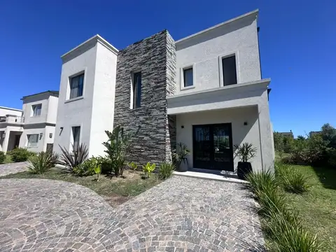 Casa 5 Ambientes con Pileta en Barrio Ceibos ? Puertos del Lago
