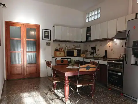 Casa en Venta con 3 cocheras