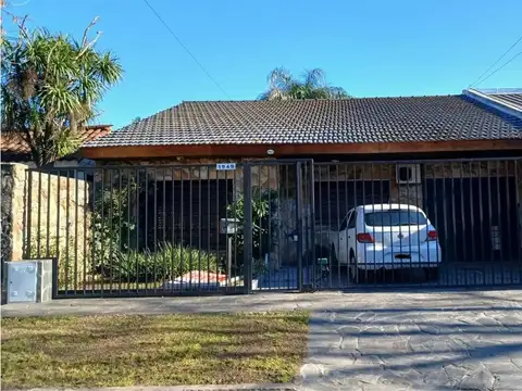 Venta casa de 4 ambientes .Permuta