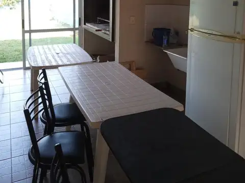 Casa 6 ambientes con 2 baños