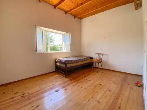 Casa de 4 ambientes con lote A REFECCIONAR