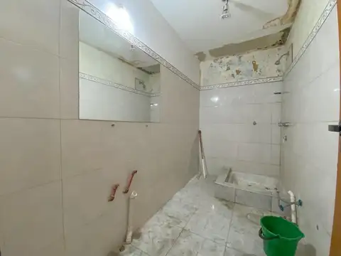 Casa de 4 ambientes con lote A REFECCIONAR