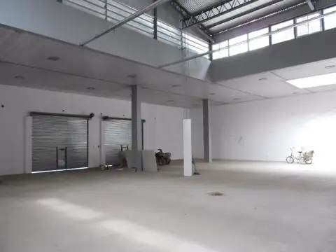 LOCAL/GALPON EN VENTA :: UDAONDO :: 550m cubiertos