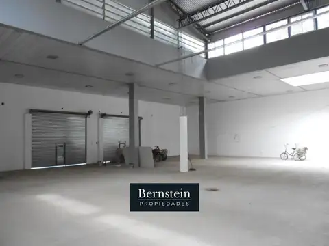 LOCAL/GALPON EN VENTA :: UDAONDO :: 550m cubiertos