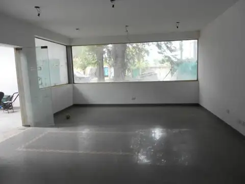 LOCAL/GALPON EN VENTA :: UDAONDO :: 550m cubiertos