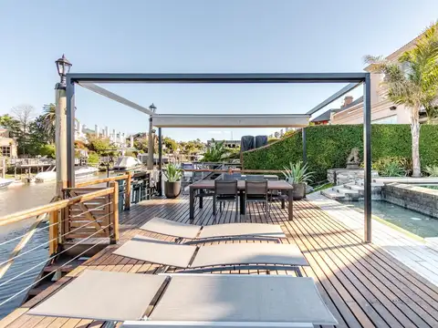 Casa en Venta con 7 cocheras