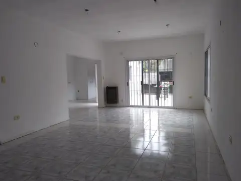Casa en Alquiler con 5 cocheras