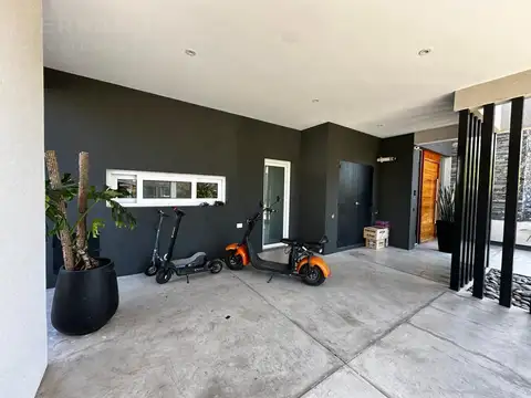 MJR. Casa en venta de 3 dormitorios en suite estilo moderno Estancias del Pilar.