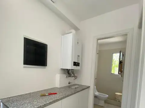 Casa en Alquiler con 3 cocheras