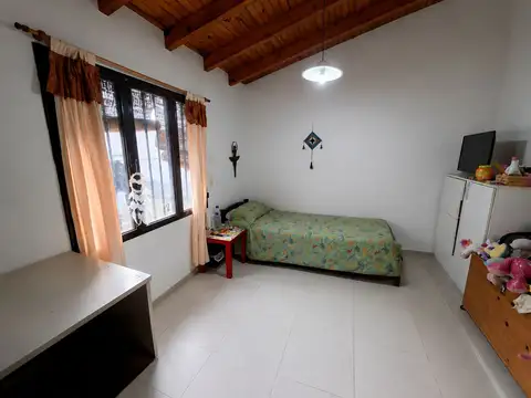 VENTA - PERMUTA CASA CARRODILLA - 3 DORM. COCHERA