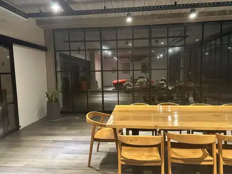 Casa en Venta con 8 cocheras