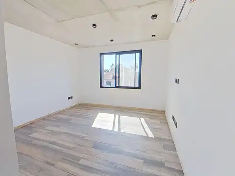 Triplex 4 Ambientes con Jardín y Parrilla