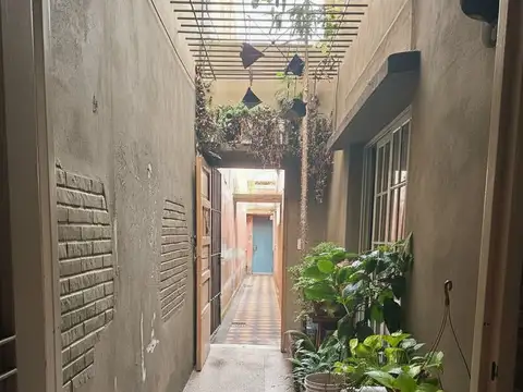 Venta de PH con Gran Potencial de 4 Ambientes en Barracas