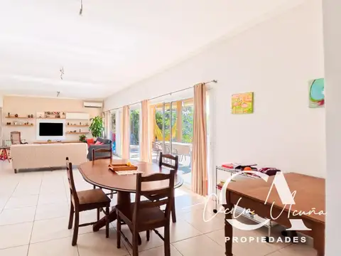 Casa en Venta con 2 cocheras