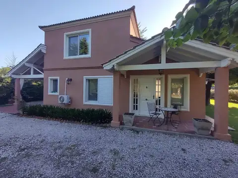 CASA EN EXCELENTE UBICACION