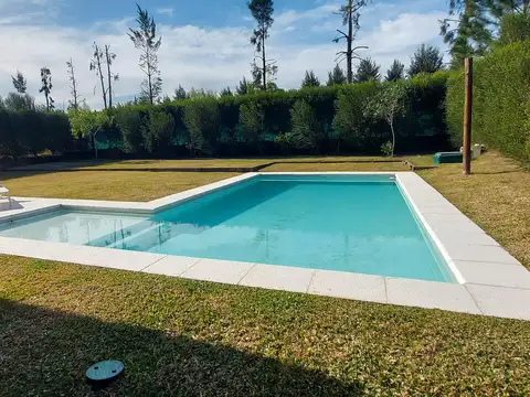 Casa 7 ambientes con 2 baños