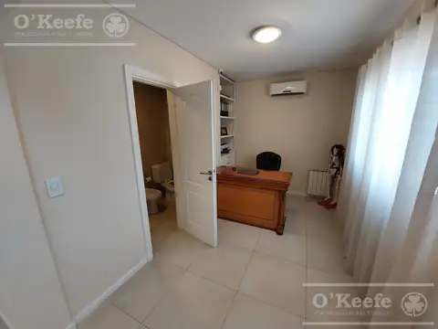 Casa en venta de 6 ambiente en Fincas de Iraola II con piscina climatizada