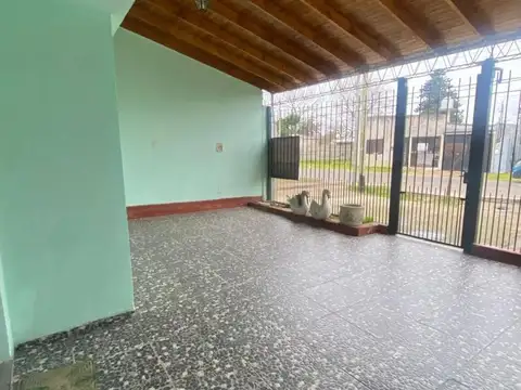 Casa 3 ambientes con 2 baños