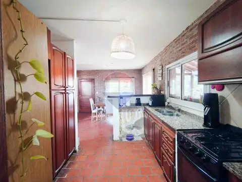 Casa 3 ambientes con 2 baños