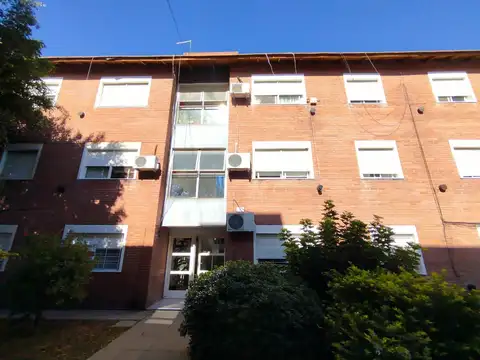 Departamento de 3 dormitorios y 2 baños con cochera