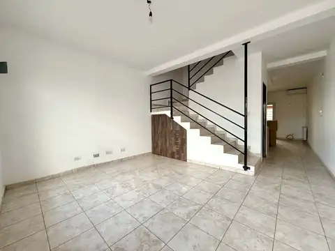 Casa 5 ambientes con 1 baño