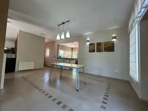 VENTA CASA 786 M2 3 DORM SAUNA PARQUE PISCINA