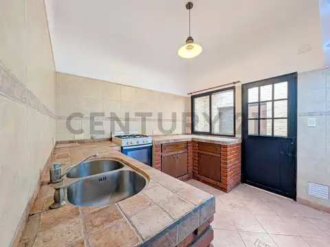 VENTA CASA 3 DORMITORIOS-QUINCHO-COCHERA