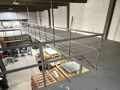 Galpón en alquiler de 3 plantas c/entrada para camiones
