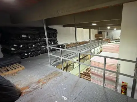Galpón en alquiler de 3 plantas c/entrada para camiones