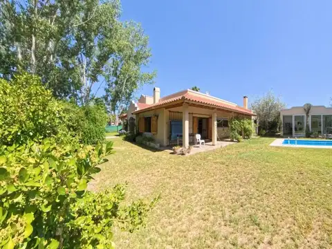 Casa 6 ambientes con 2 baños