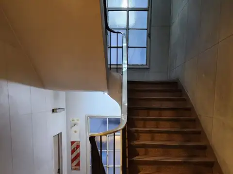 Oficina 7 ambientes con 2 baños